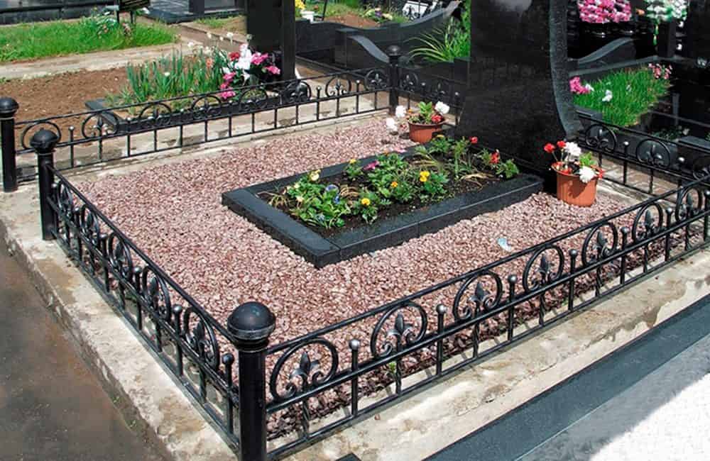 Памятники с цветником на могилу фото