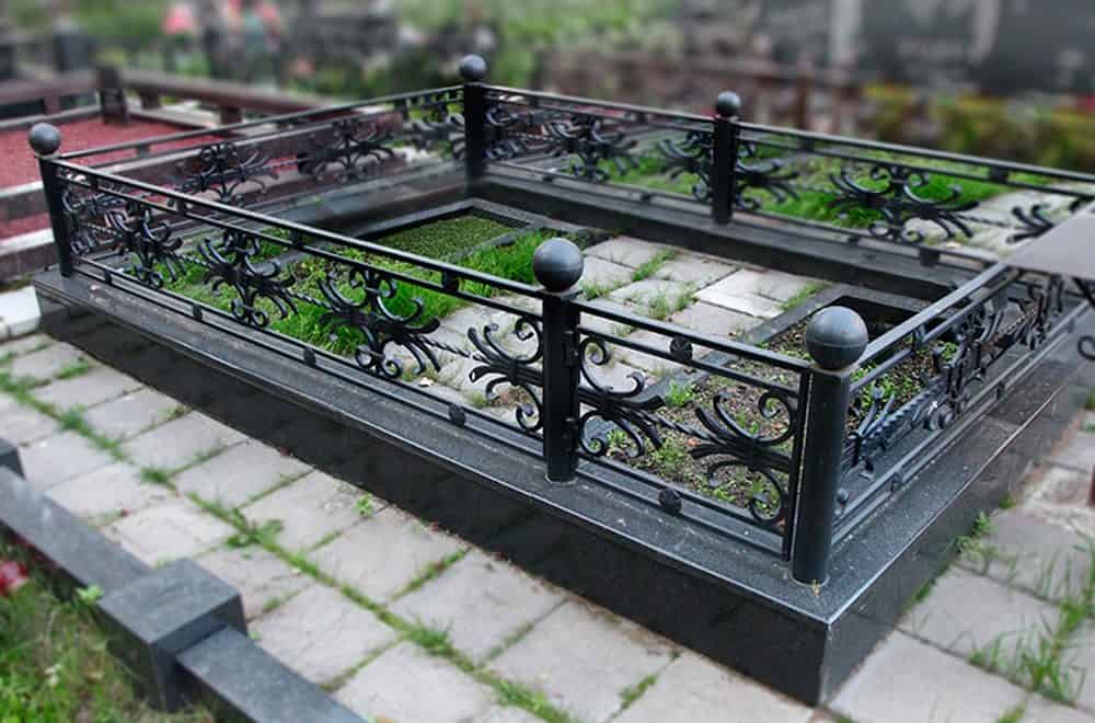 Кованые ограды для могил фото