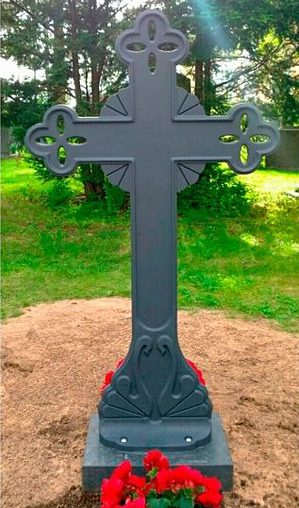 Кованый крест на могилу 11