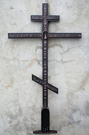 Кованый крест на могилу 12